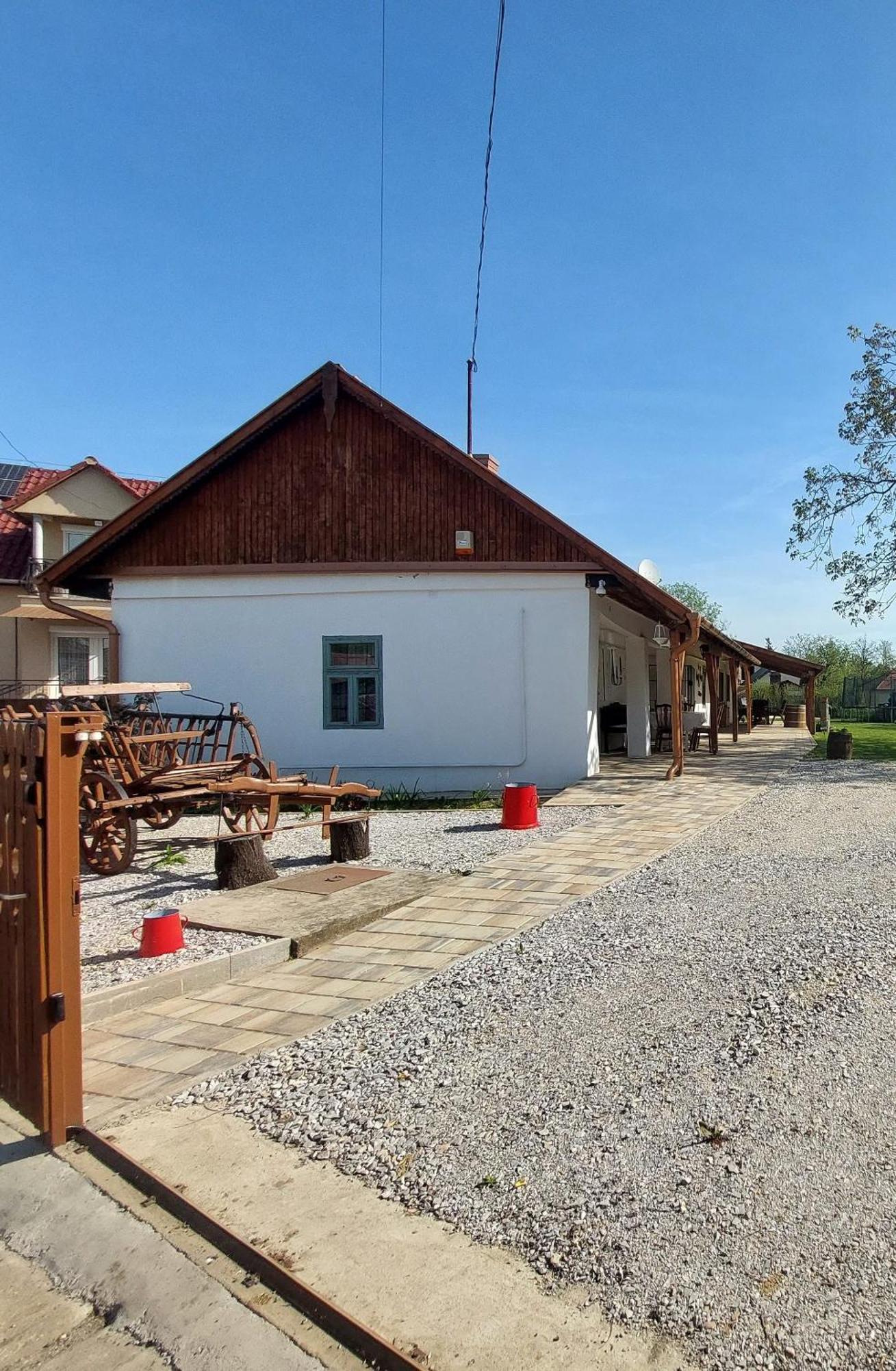 Trinity Vendeghaz Abadszalok Villa Luaran gambar
